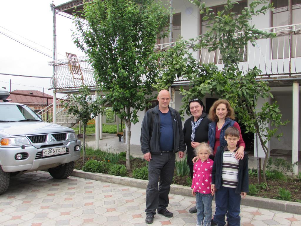 Guest House Nona Kutaisi Exterior photo