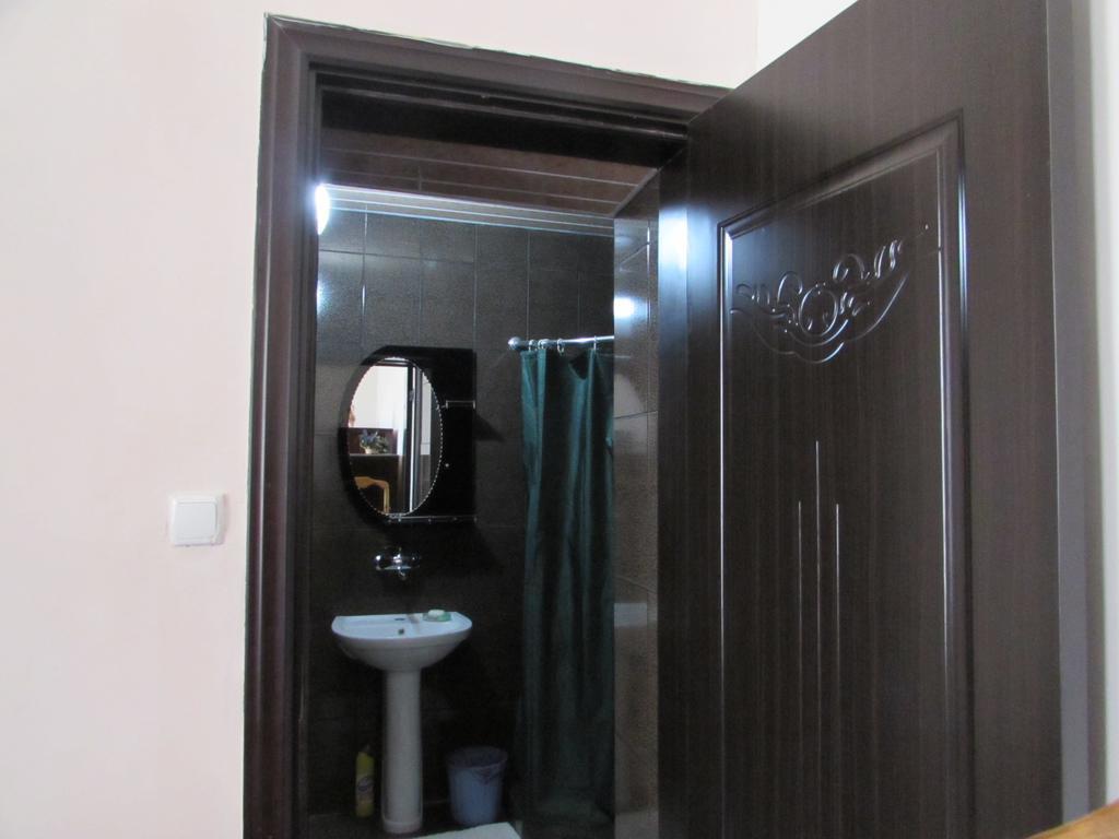 Guest House Nona Kutaisi Exterior photo