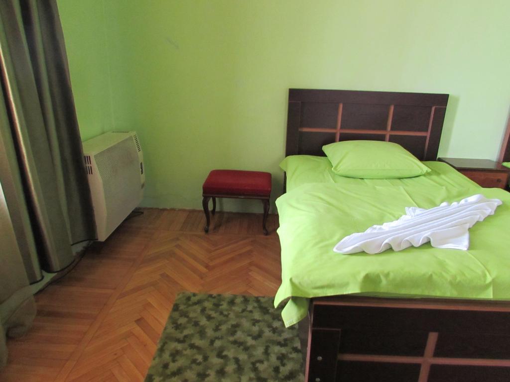Guest House Nona Kutaisi Exterior photo