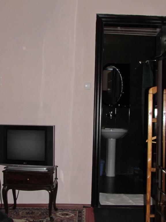 Guest House Nona Kutaisi Exterior photo