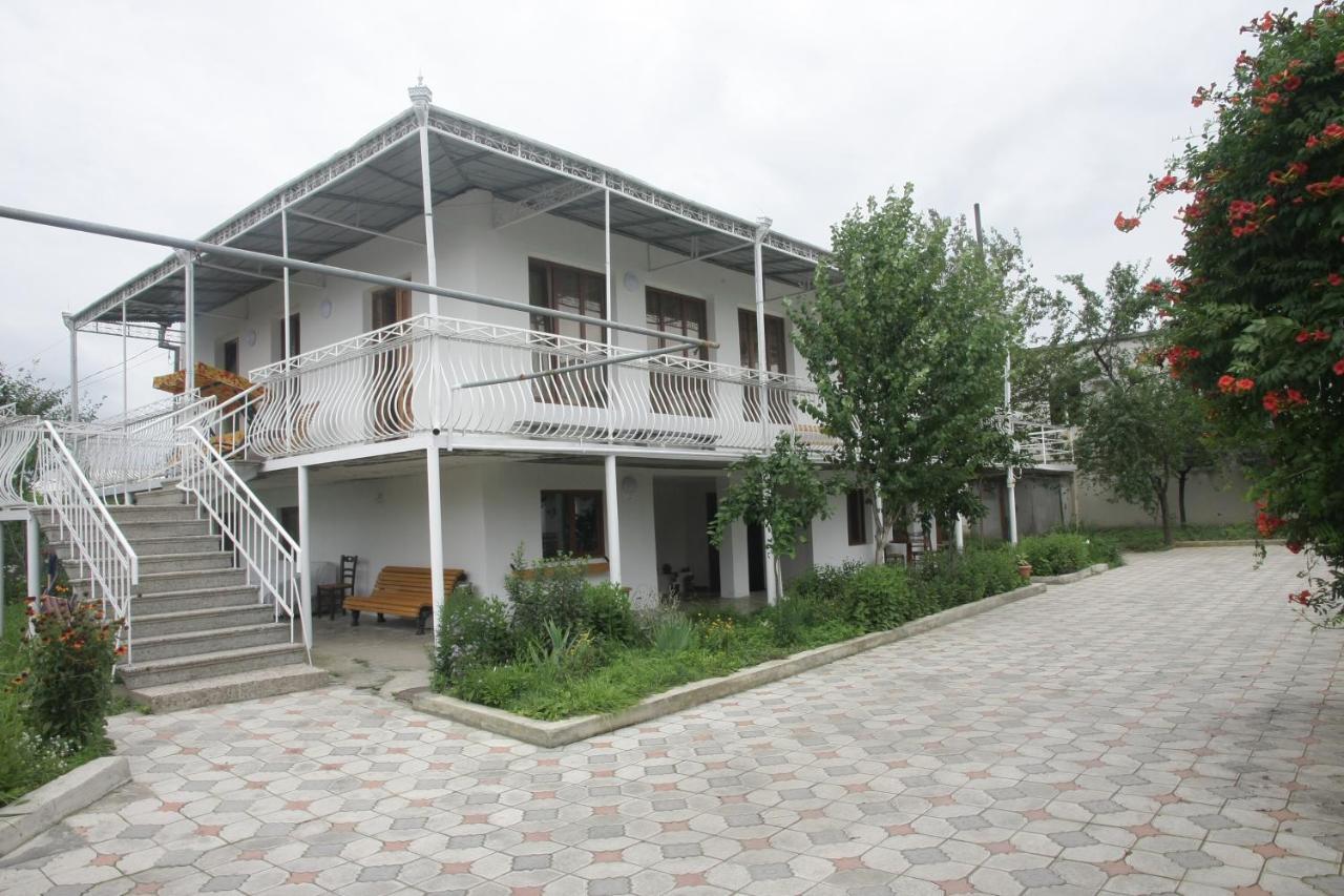 Guest House Nona Kutaisi Exterior photo